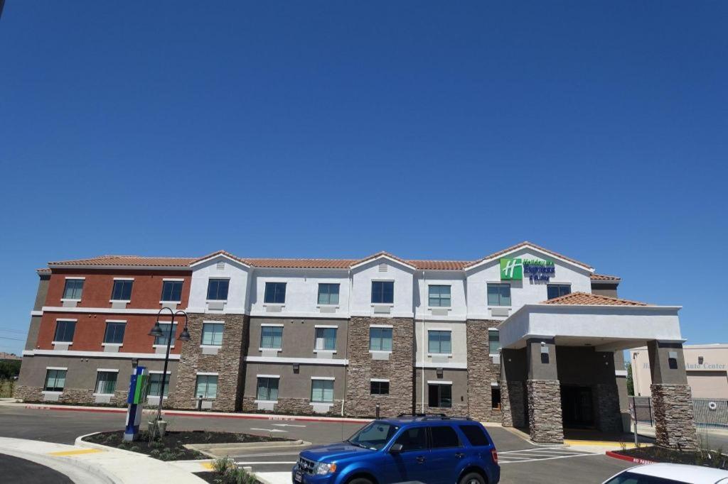 Holiday Inn Express&Suites Brentwood Exterior foto